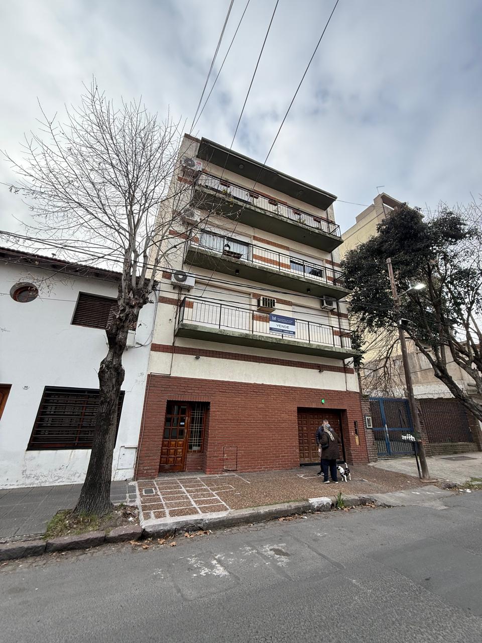 aparopropiedades - Departamento de 4 ambientes con cochera en Quilmes centro 