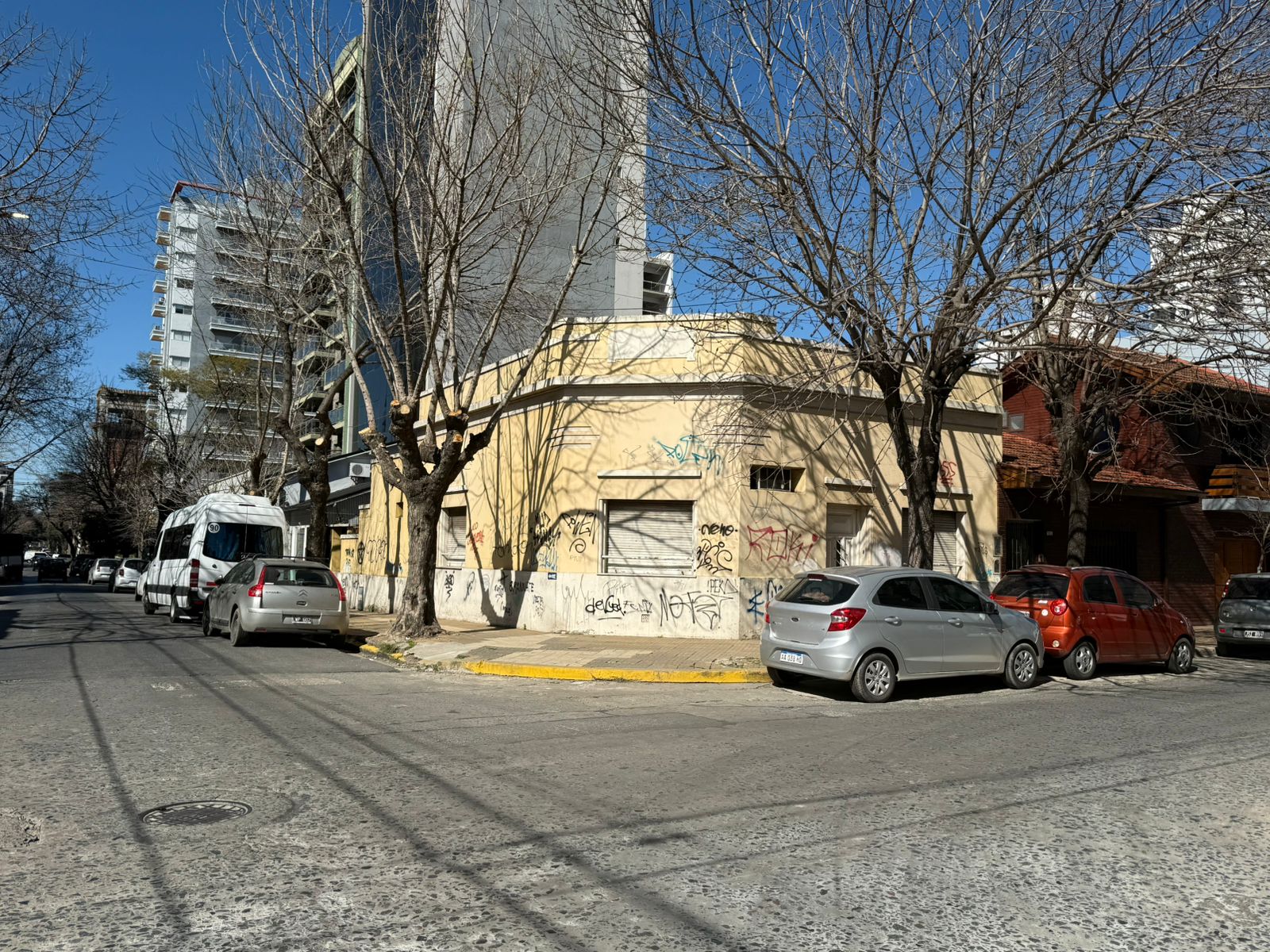 venta - Casa a reciclar en excelente Ubicacion 