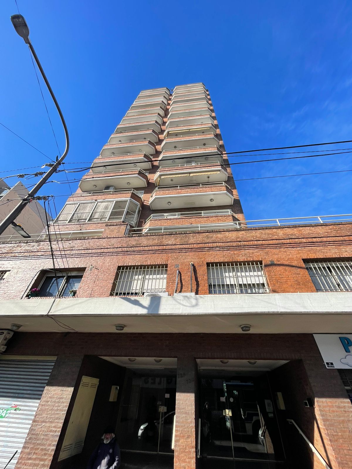 alquiler - Departamento de 2 ambientes con cochera (13B)