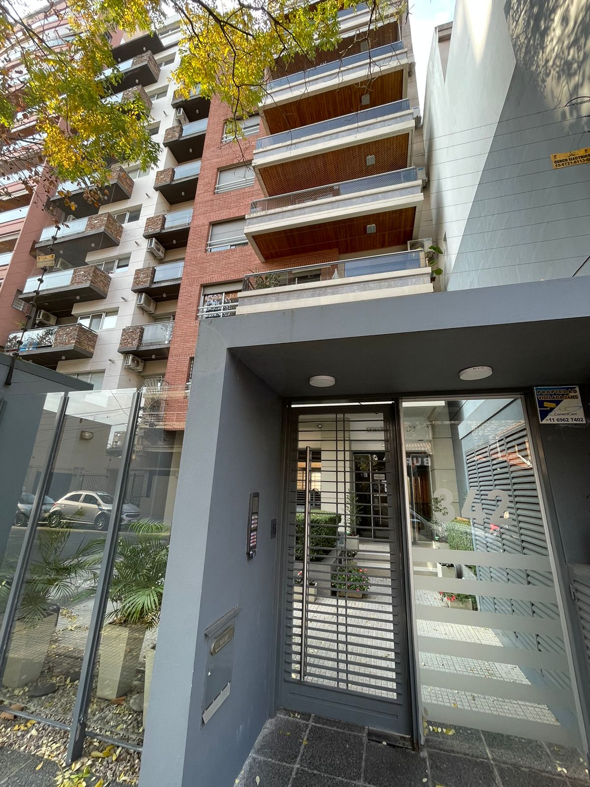 alquiler - Alquiler departamento de 4 ambientes con cochera en Quilmes Centro