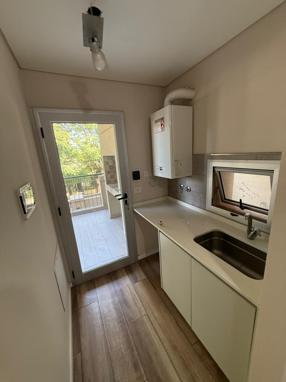 aparopropiedades - Departamento de 2 ambientes con cochera en Klover Plaza