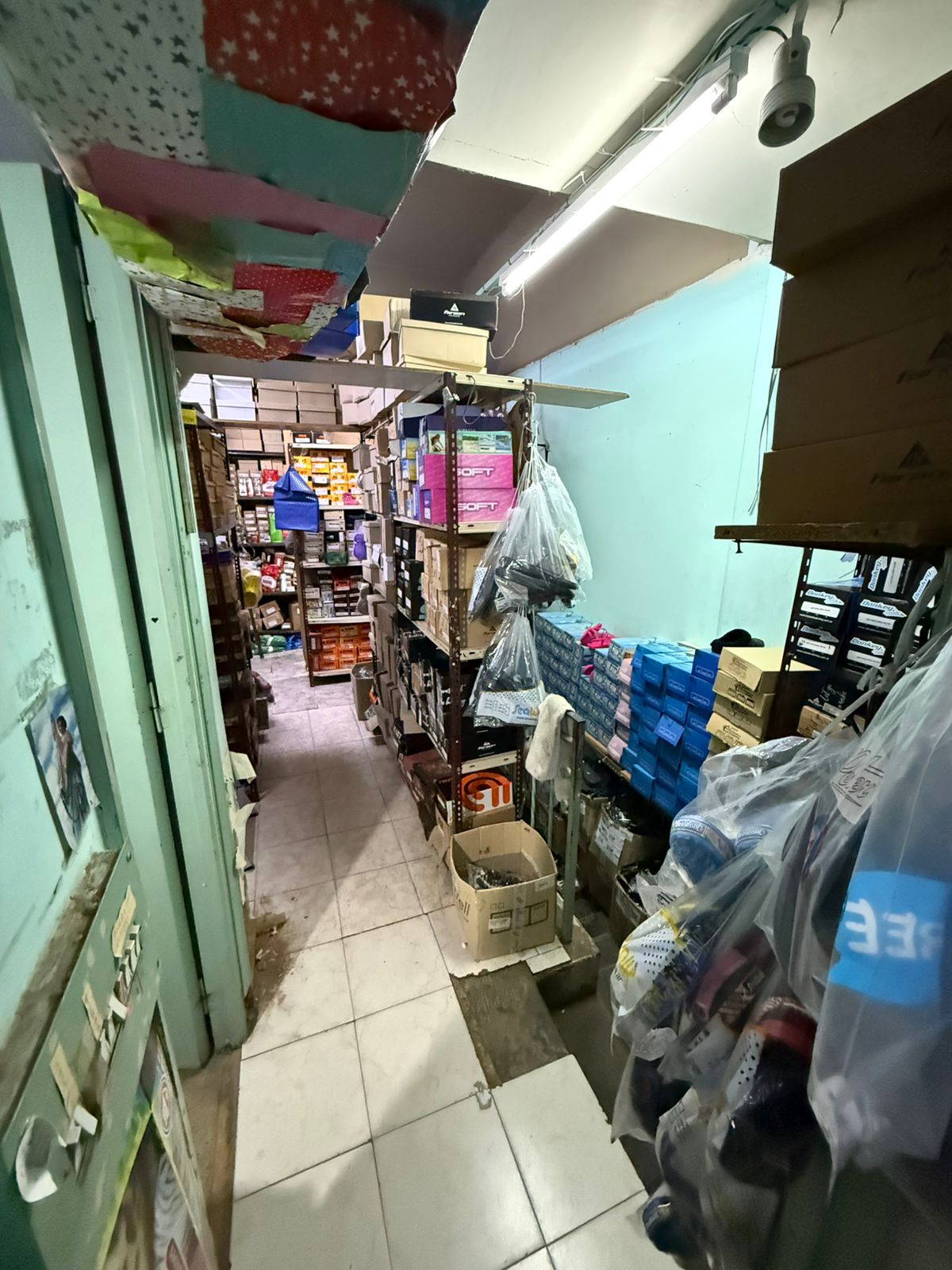 aparopropiedades - Local comercial sobre Rivadavia