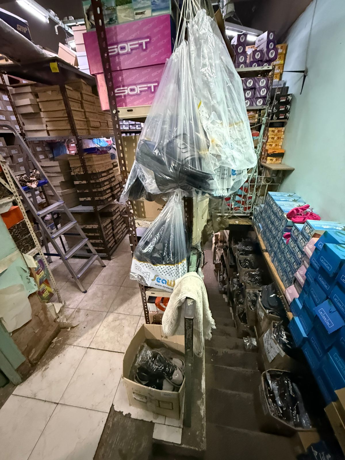 aparopropiedades - Local comercial sobre Rivadavia