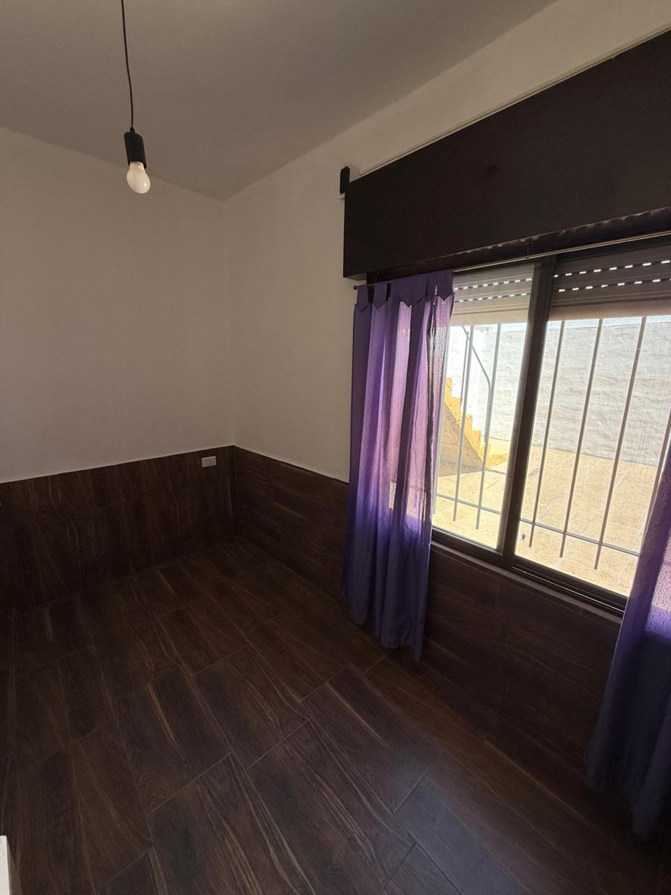 aparopropiedades - Casa con patio en Quilmes 