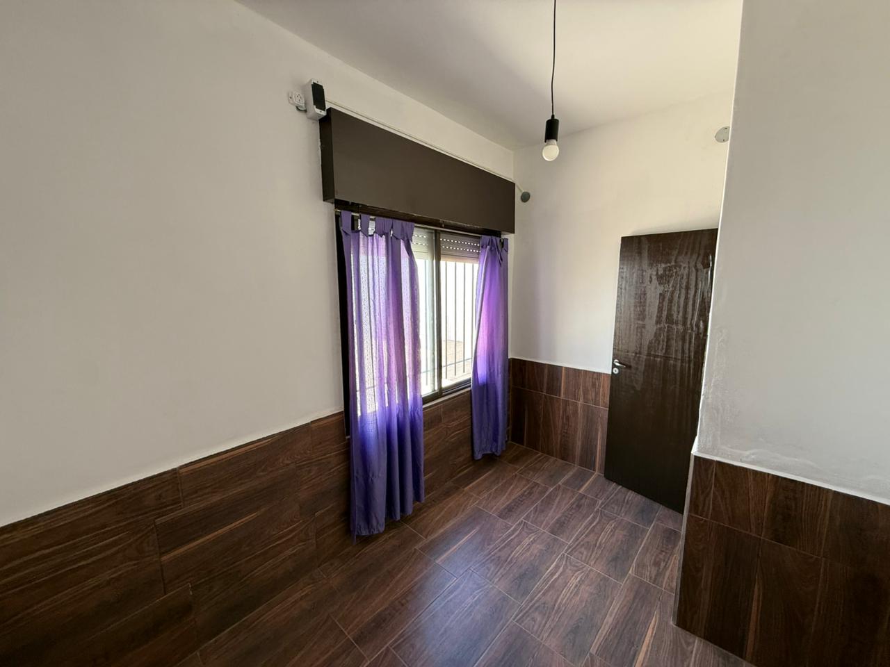 aparopropiedades - Casa con patio en Quilmes 