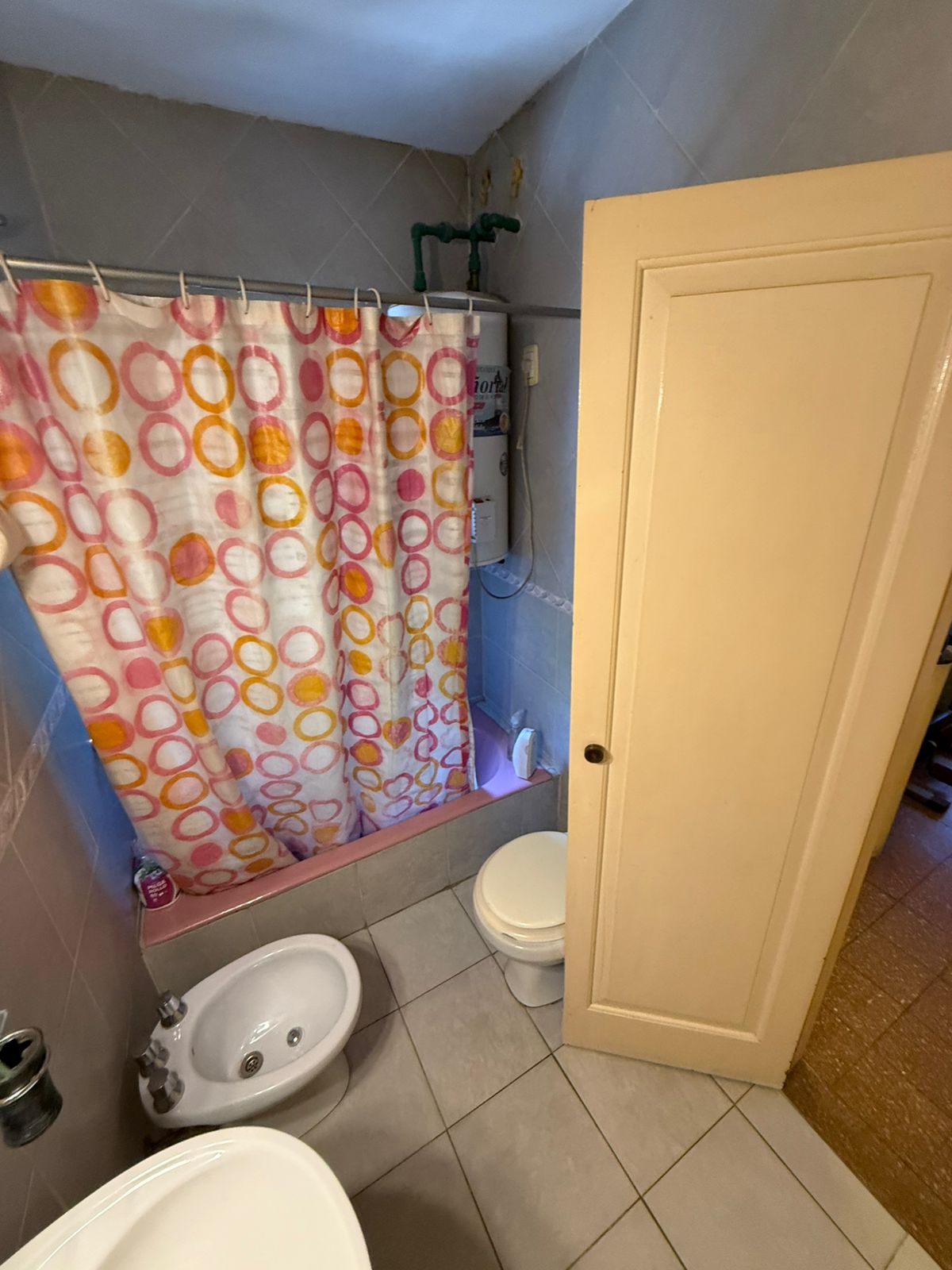 aparopropiedades - Casa en zona Residencial de Quilmes a la venta