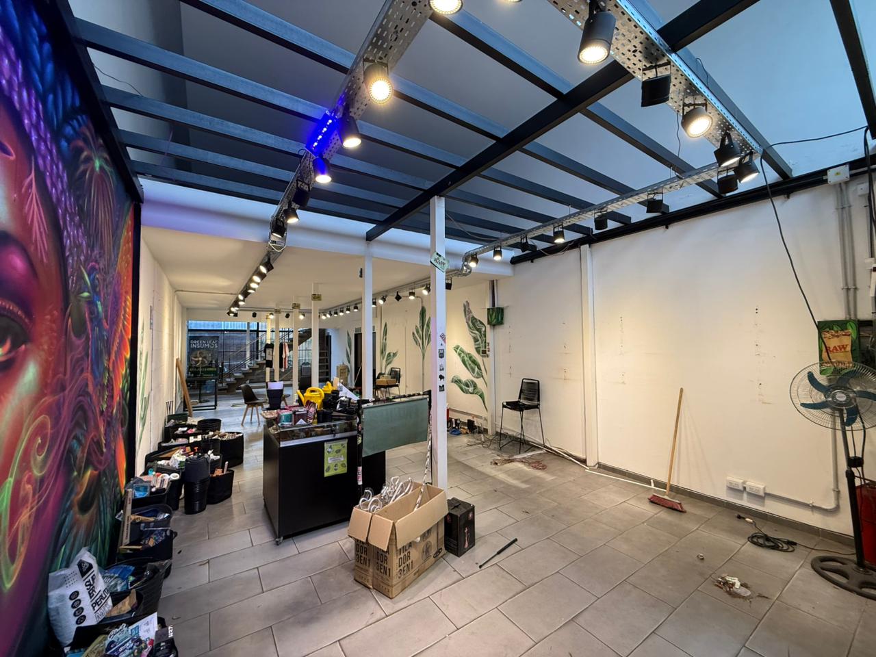 aparopropiedades - Importante Local Comercial en el centro de Quilmes 