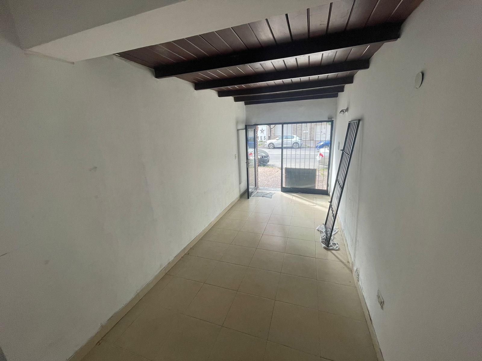 aparopropiedades - Local comercial en excelente ubicación de Quilmes 