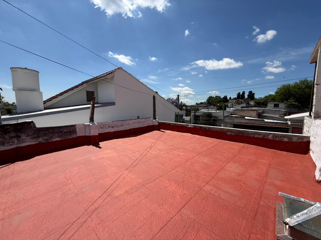 aparopropiedades - Casa con patio en Quilmes 