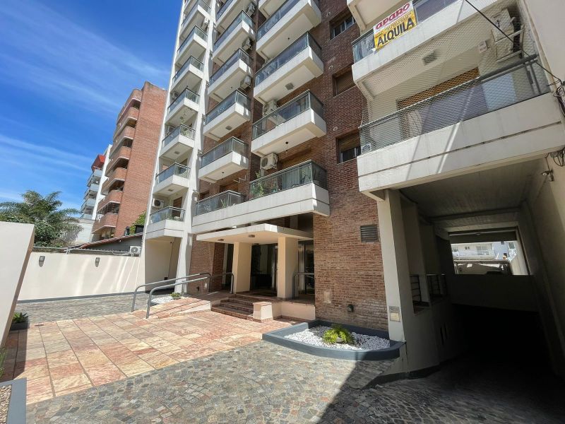 aparopropiedades - Departamento de 3 ambientes con cochera a la venta