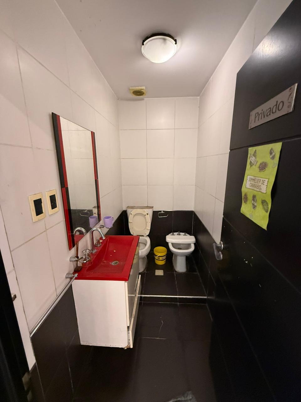 aparopropiedades - Importante Local Comercial en el centro de Quilmes 