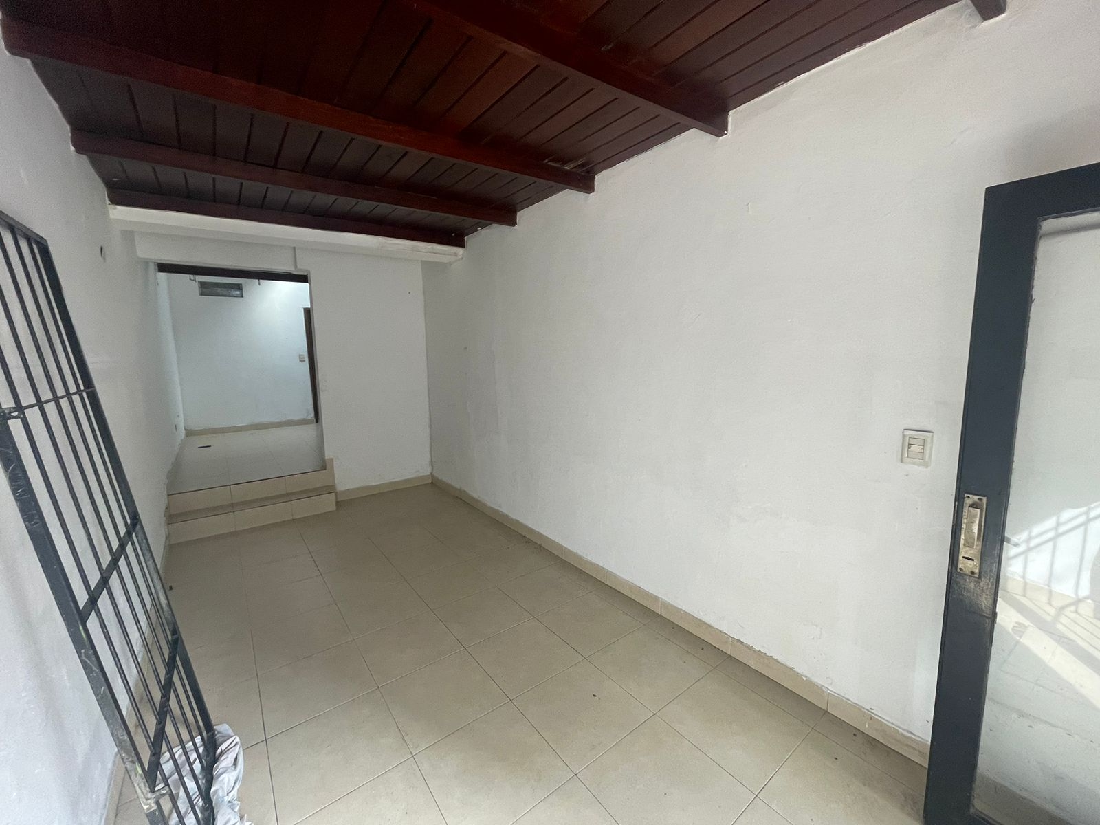 aparopropiedades - Local comercial en excelente ubicación de Quilmes 