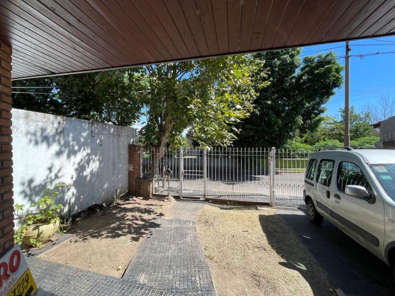 aparopropiedades - Casa en Quilmes Este a la venta