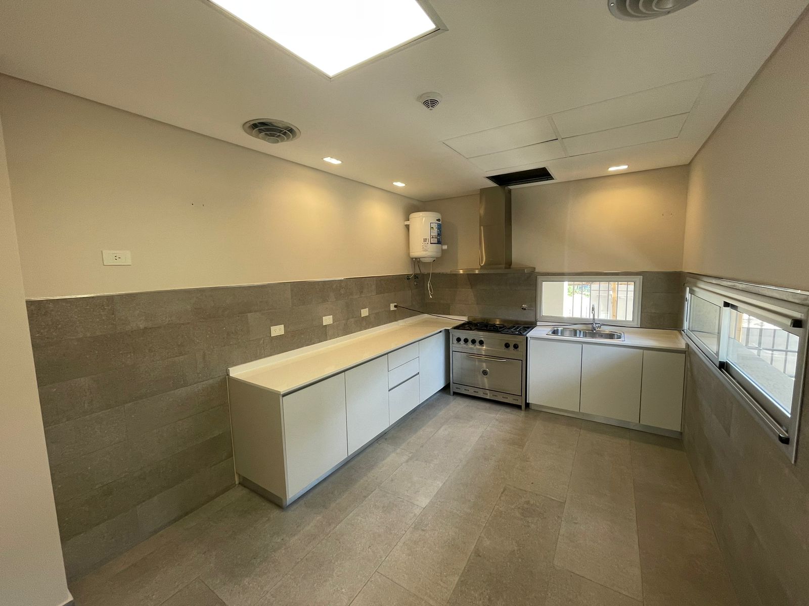 aparopropiedades - Departamento de 2 ambientes con cochera en Klover Plaza