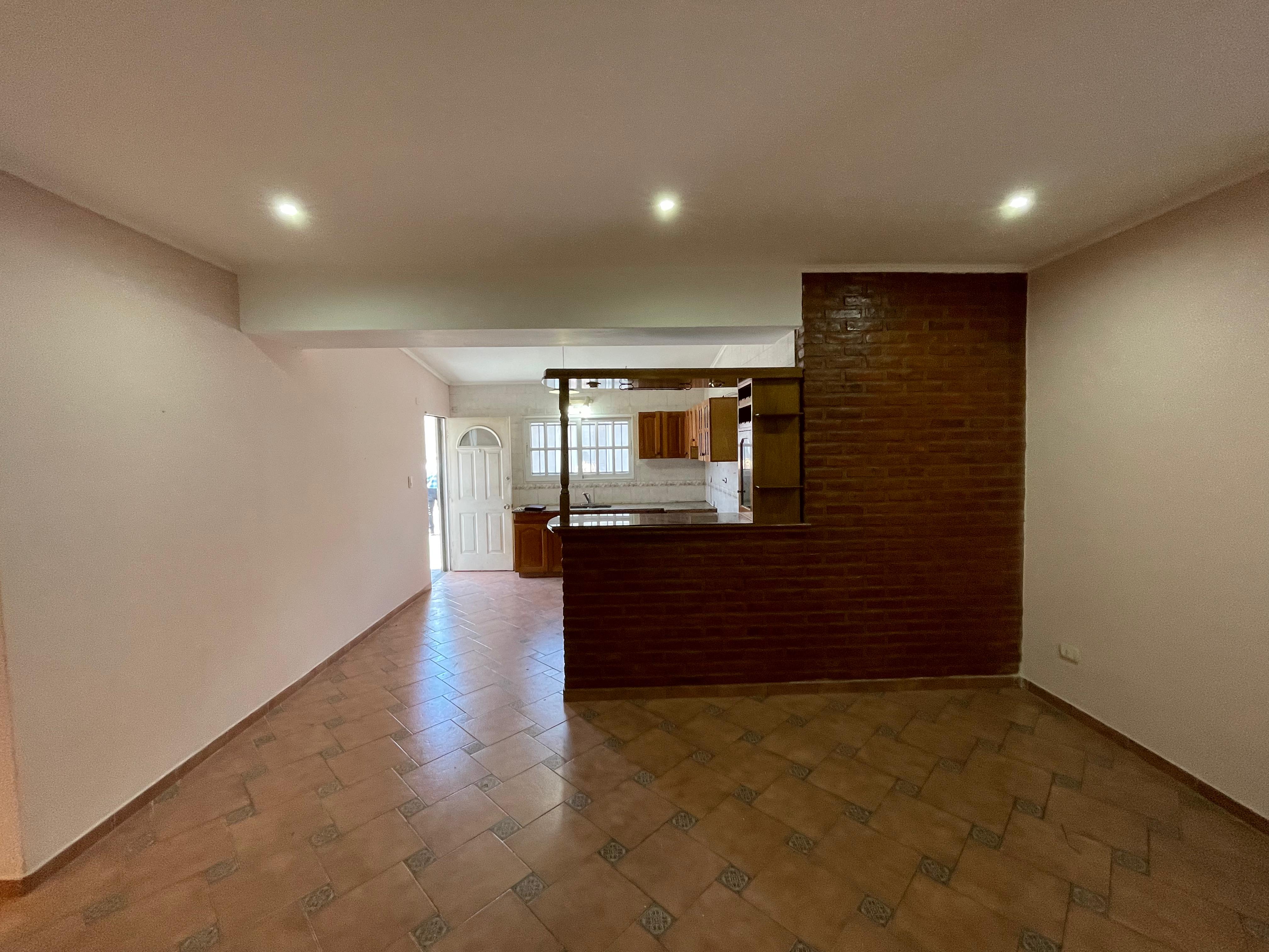 aparopropiedades - Casa a la venta en Quilmes Este 