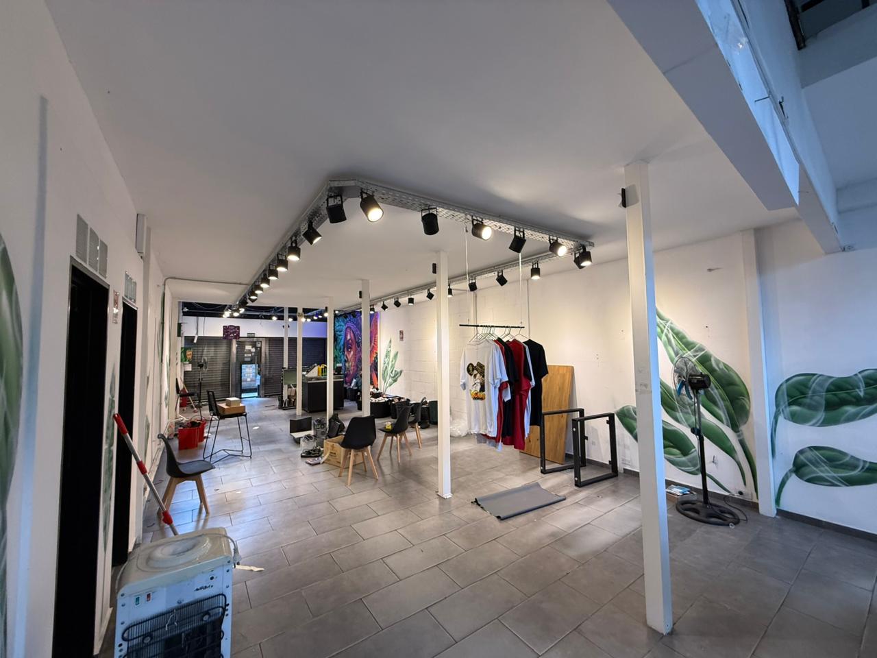 aparopropiedades - Importante Local Comercial en el centro de Quilmes 