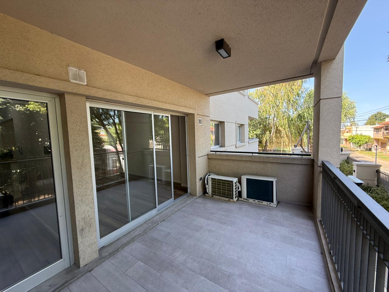 aparopropiedades - Departamento de 2 ambientes con cochera en Klover Plaza