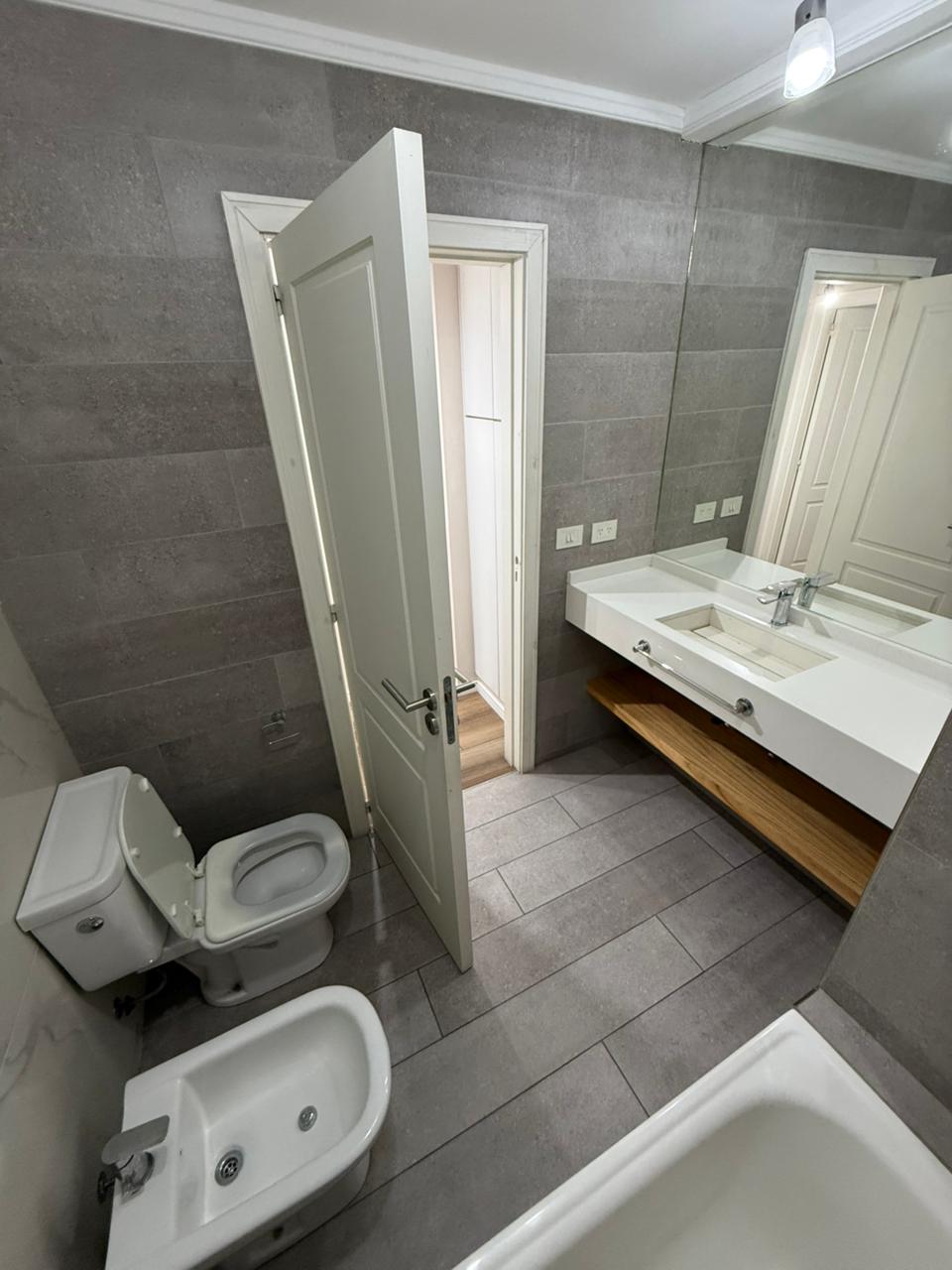 aparopropiedades - Departamento de 2 ambientes con cochera en Klover Plaza