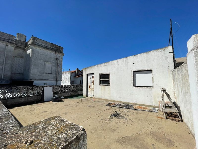 aparopropiedades - Casona sobre dos Lotes de terreno