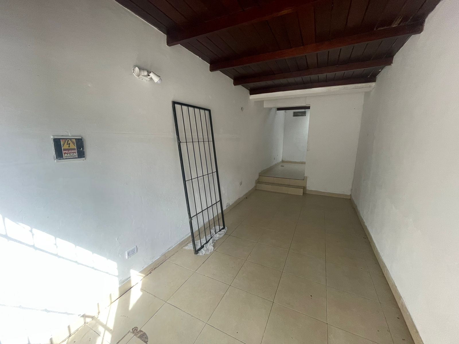 aparopropiedades - Local comercial en excelente ubicación de Quilmes 