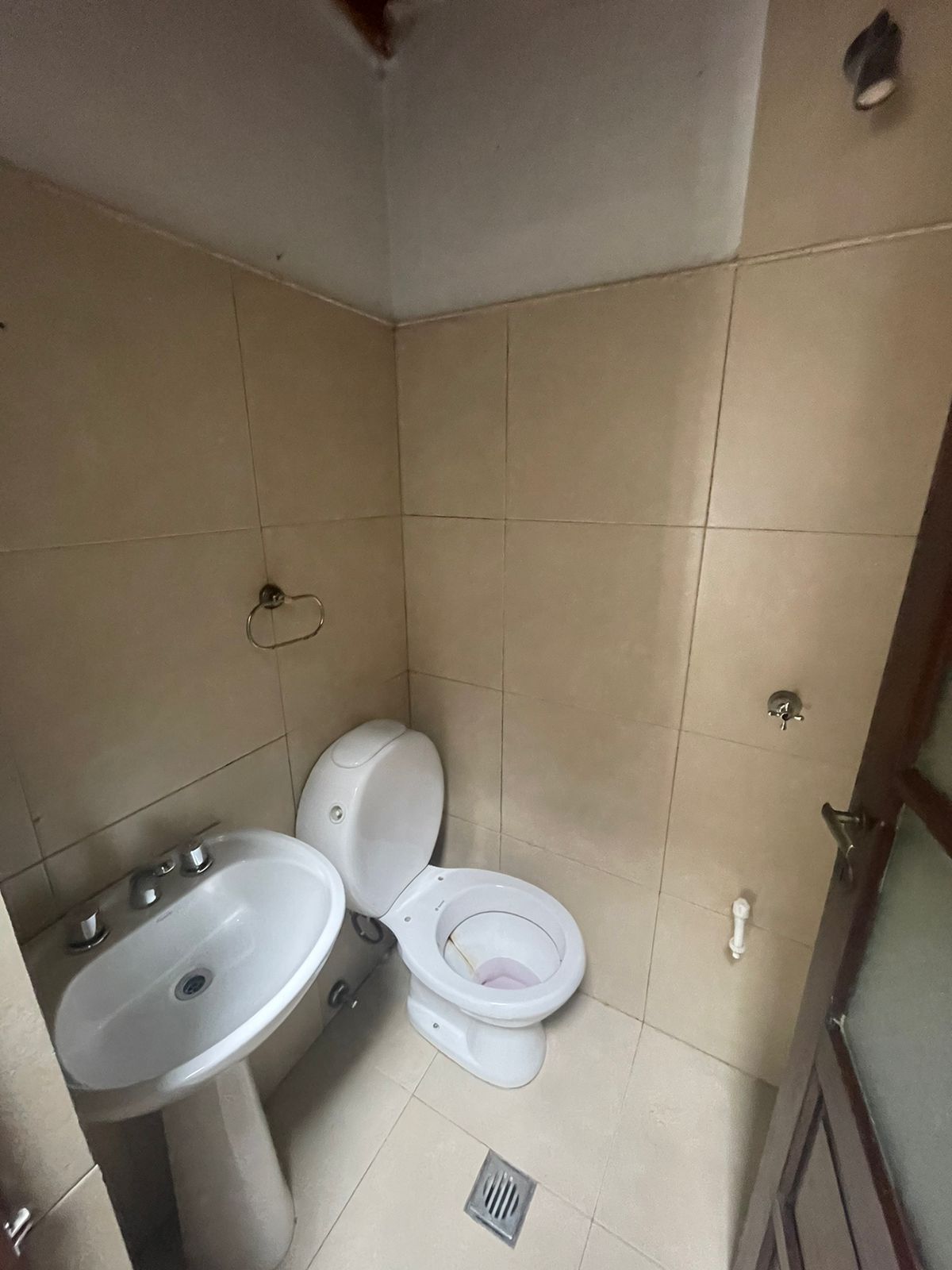 aparopropiedades - Local comercial en excelente ubicación de Quilmes 