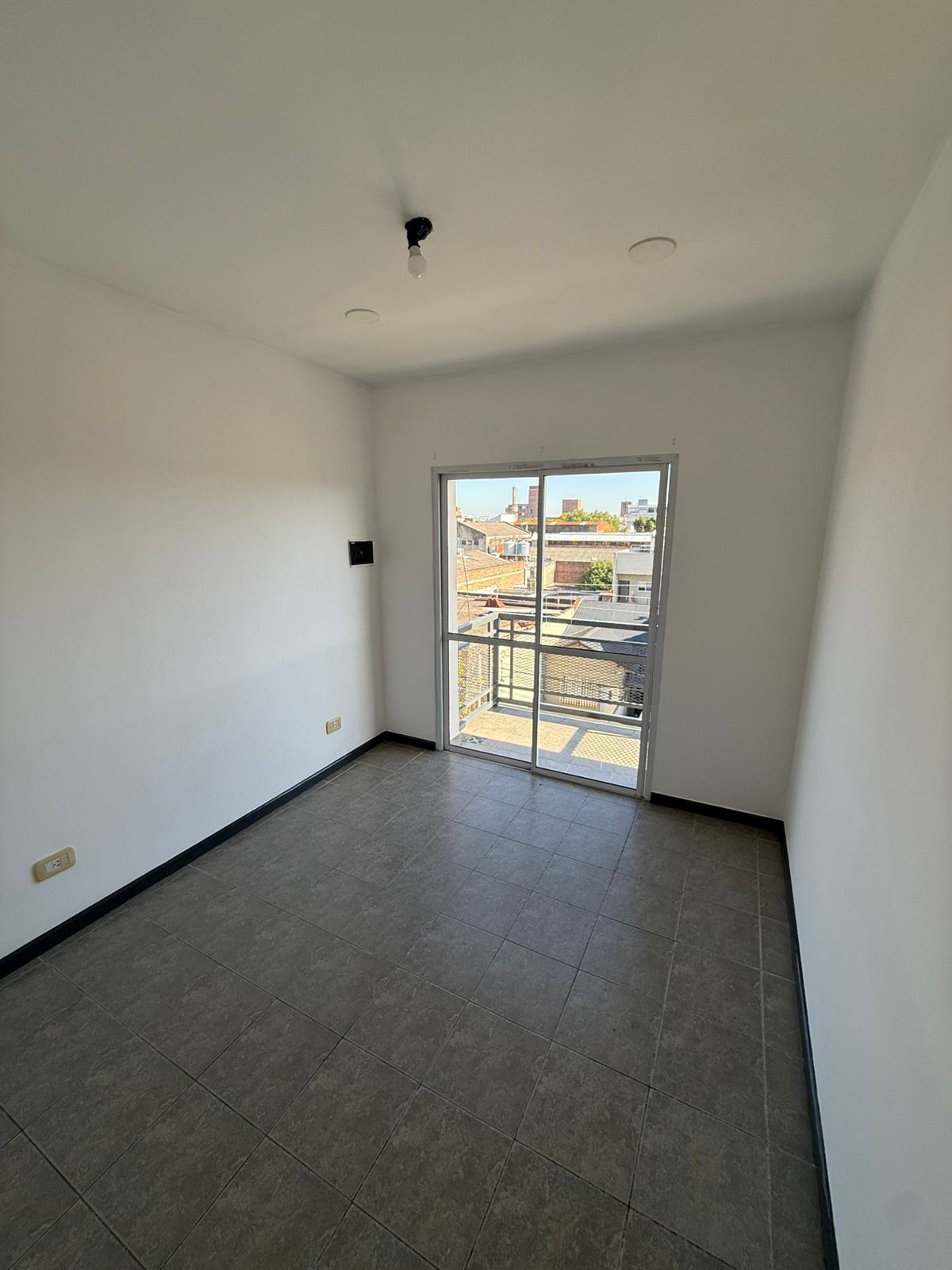 aparopropiedades - Departamento de 2 ambientes en Bernal Oeste