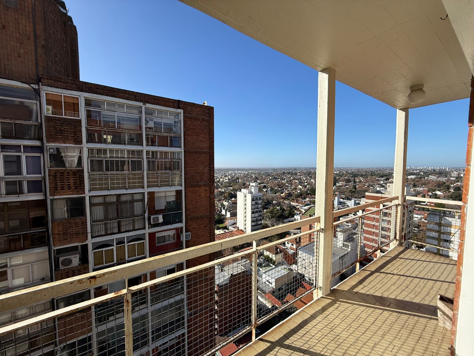 aparopropiedades - Departamento de 3 ambientes en Quilmes centro
