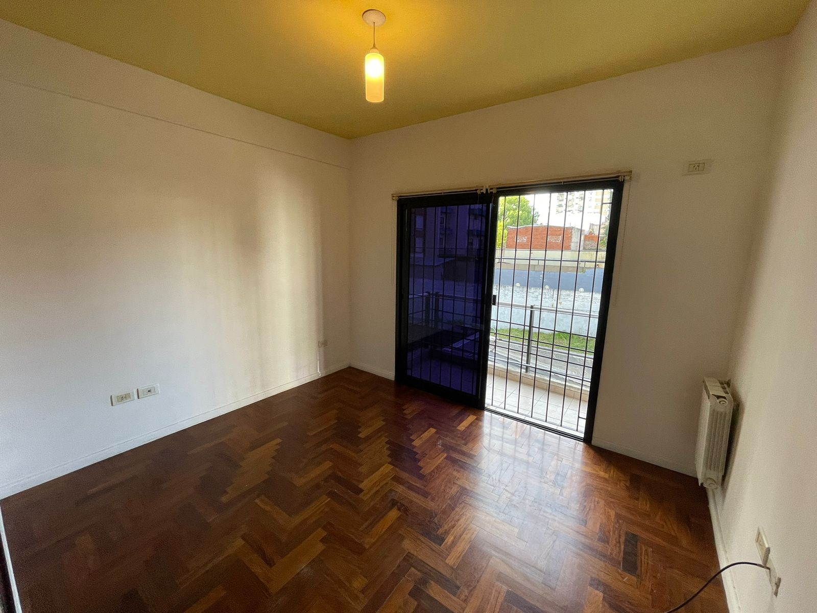 aparopropiedades - Departamento de 3 ambientes en Quilmes centro