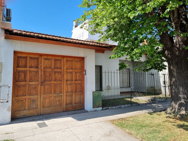 aparopropiedades - Casa en Quilmes Oeste a la venta
