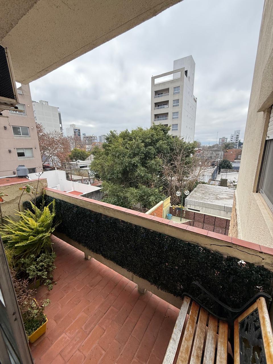 aparopropiedades - Departamento de 4 ambientes con cochera en Quilmes centro 