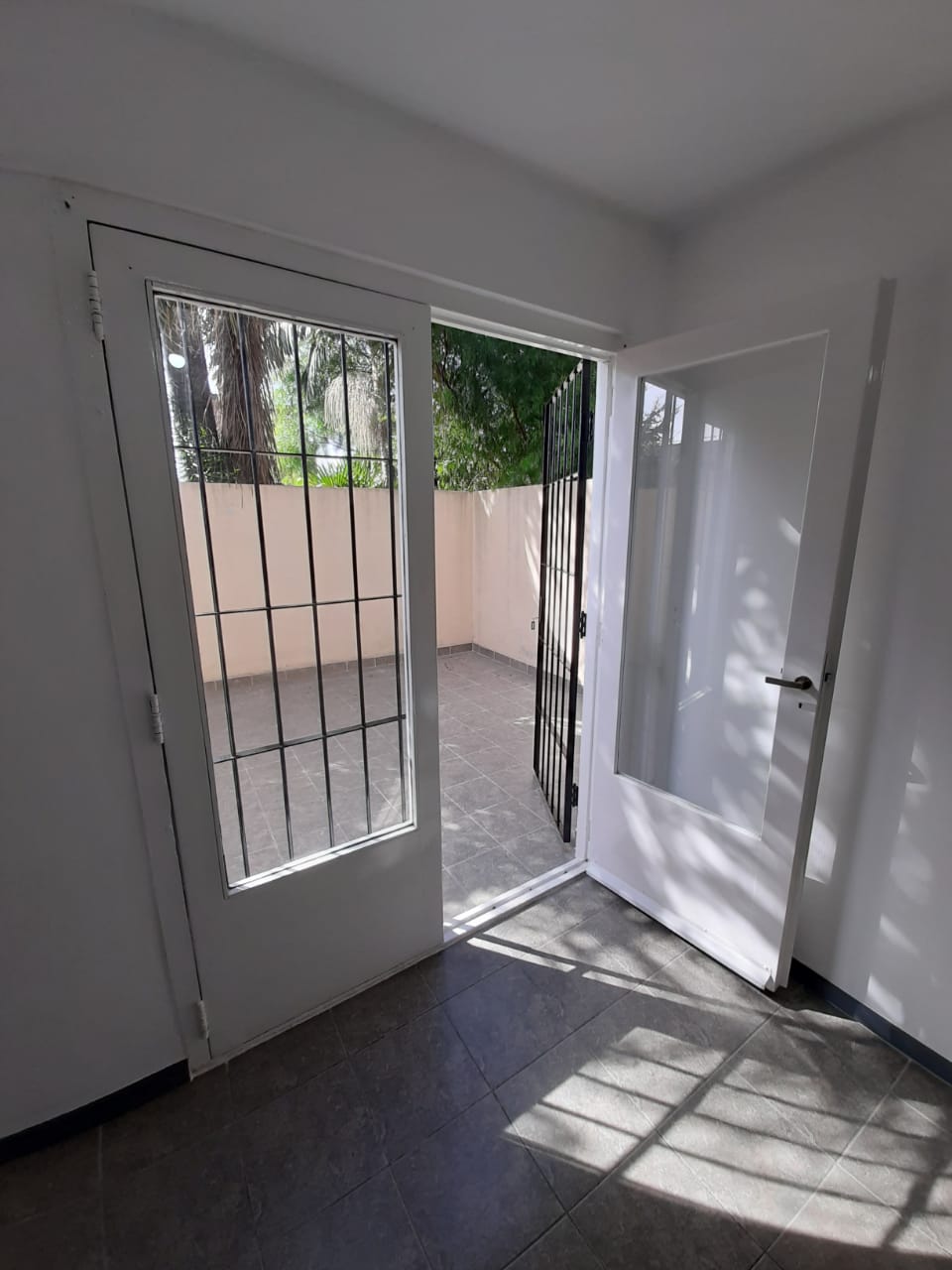 aparopropiedades - Departamento de 2 ambientes con patio 