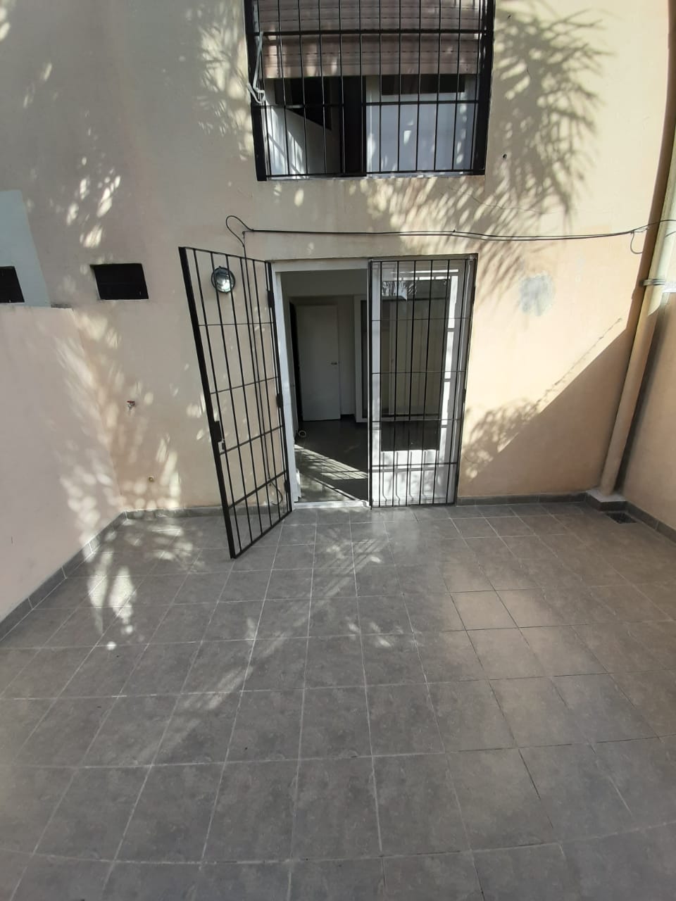 aparopropiedades - Departamento de 2 ambientes con patio 