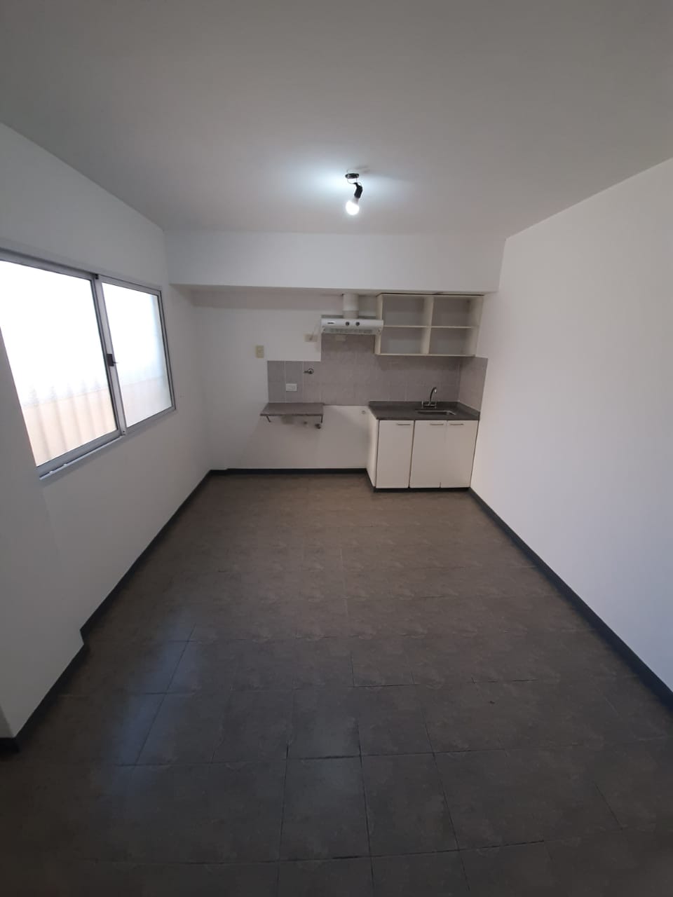 aparopropiedades - Departamento de 2 ambientes con patio 