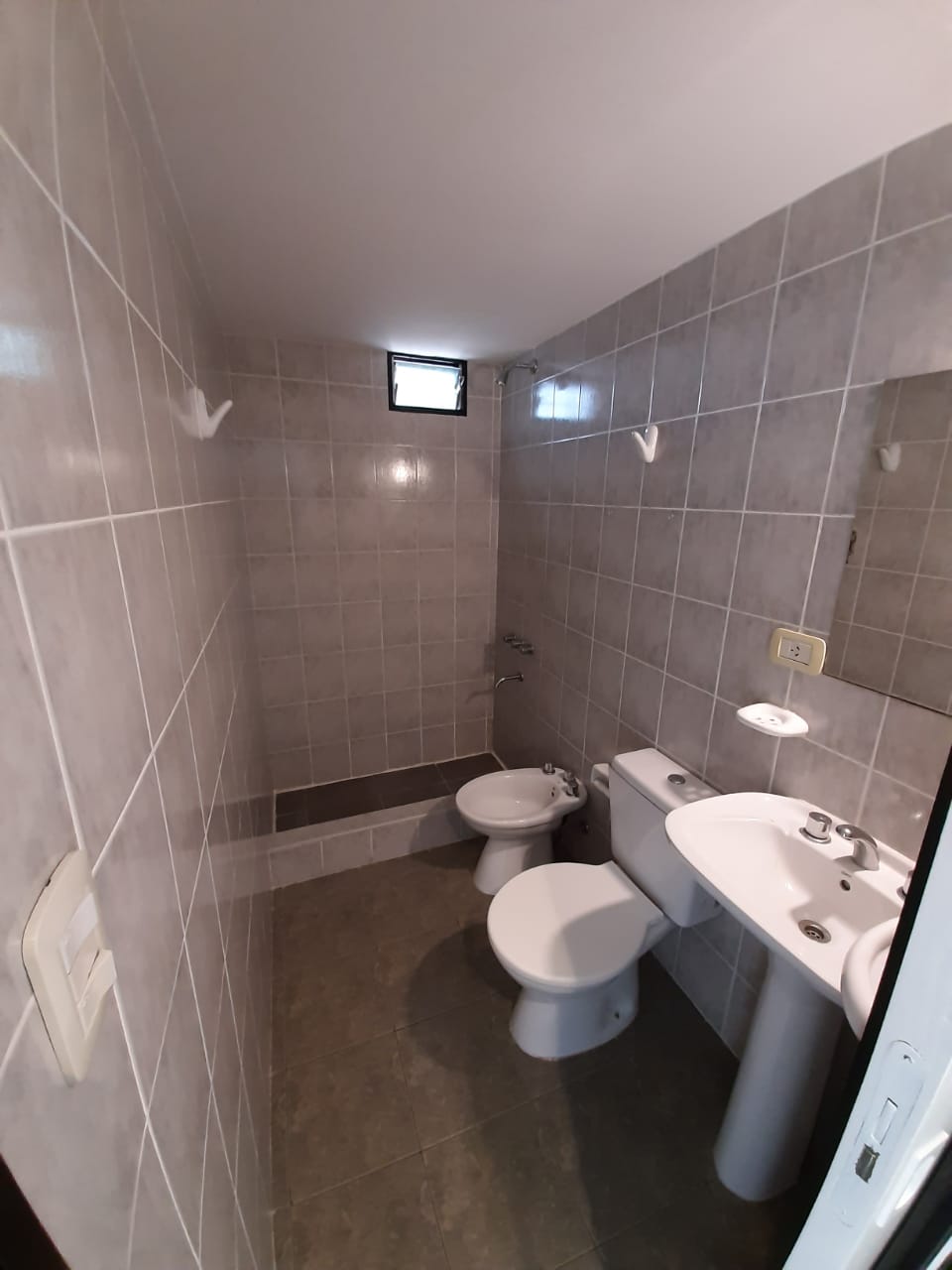 aparopropiedades - Departamento de 2 ambientes con patio 