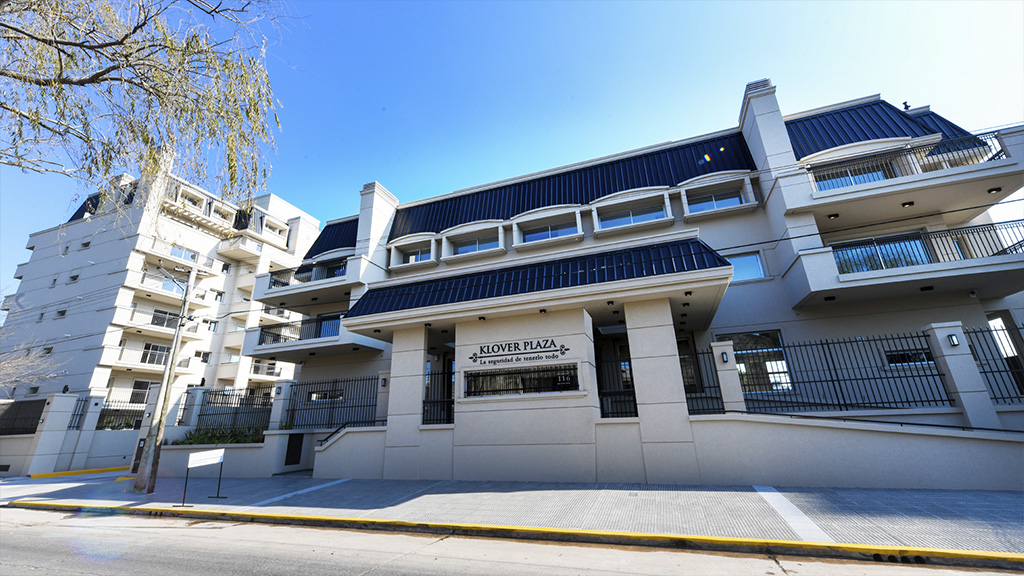 aparopropiedades - Departamento de 2 ambientes con cochera en alquiler en el Complejo Klover Plaza