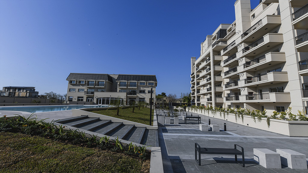 aparopropiedades - Departamento de 2 ambientes con cochera en alquiler en el Complejo Klover Plaza