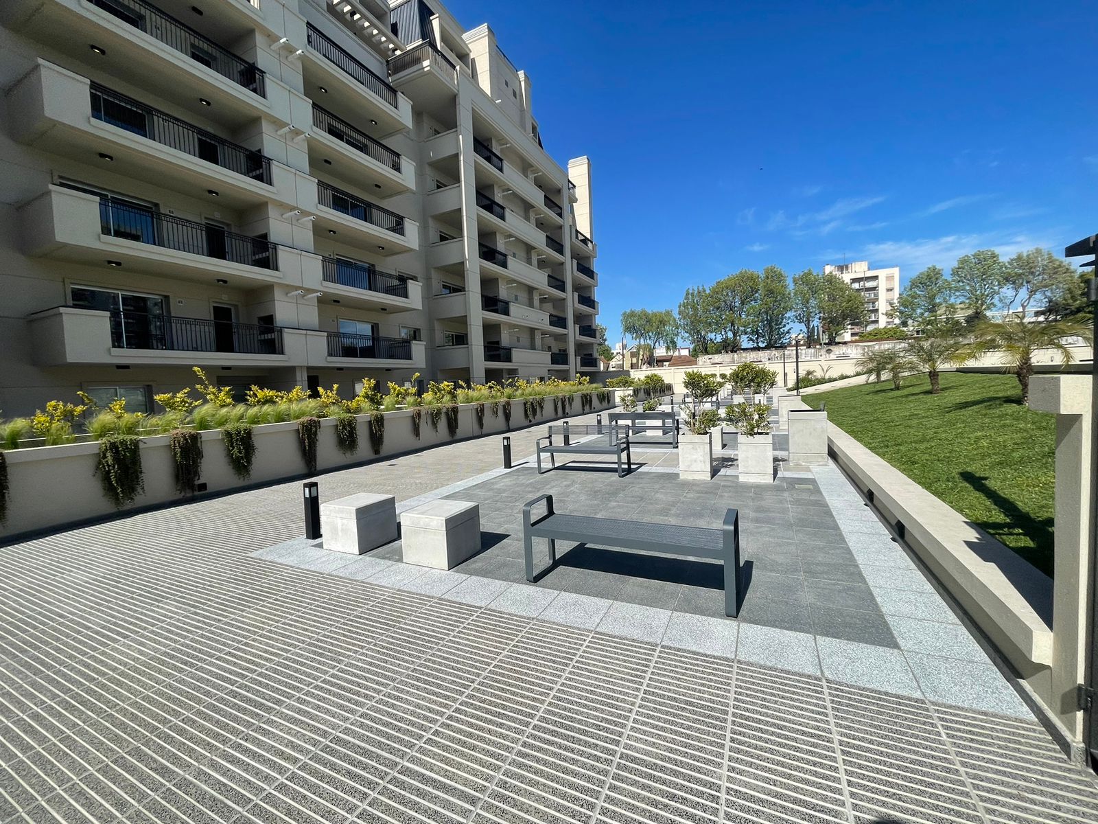 aparopropiedades - Departamento de 2 ambientes con cochera en alquiler en el Complejo Klover Plaza