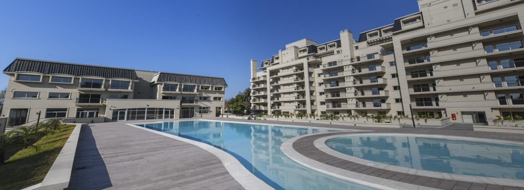 aparopropiedades - Departamento de 2 ambientes con cochera en alquiler en el Complejo Klover Plaza