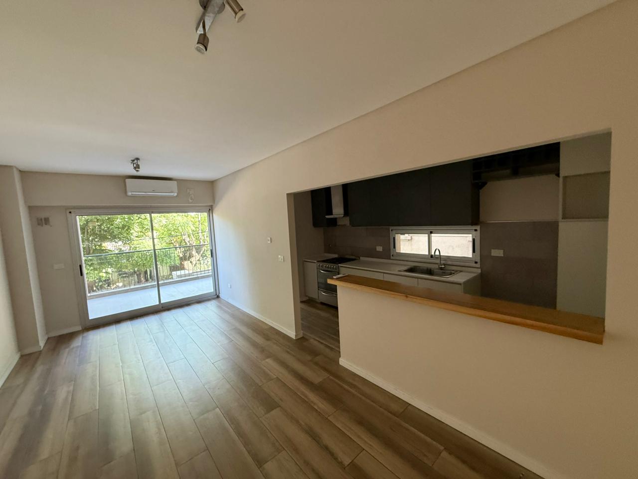 aparopropiedades - Departamento de 2 ambientes con cochera en alquiler en el Complejo Klover Plaza