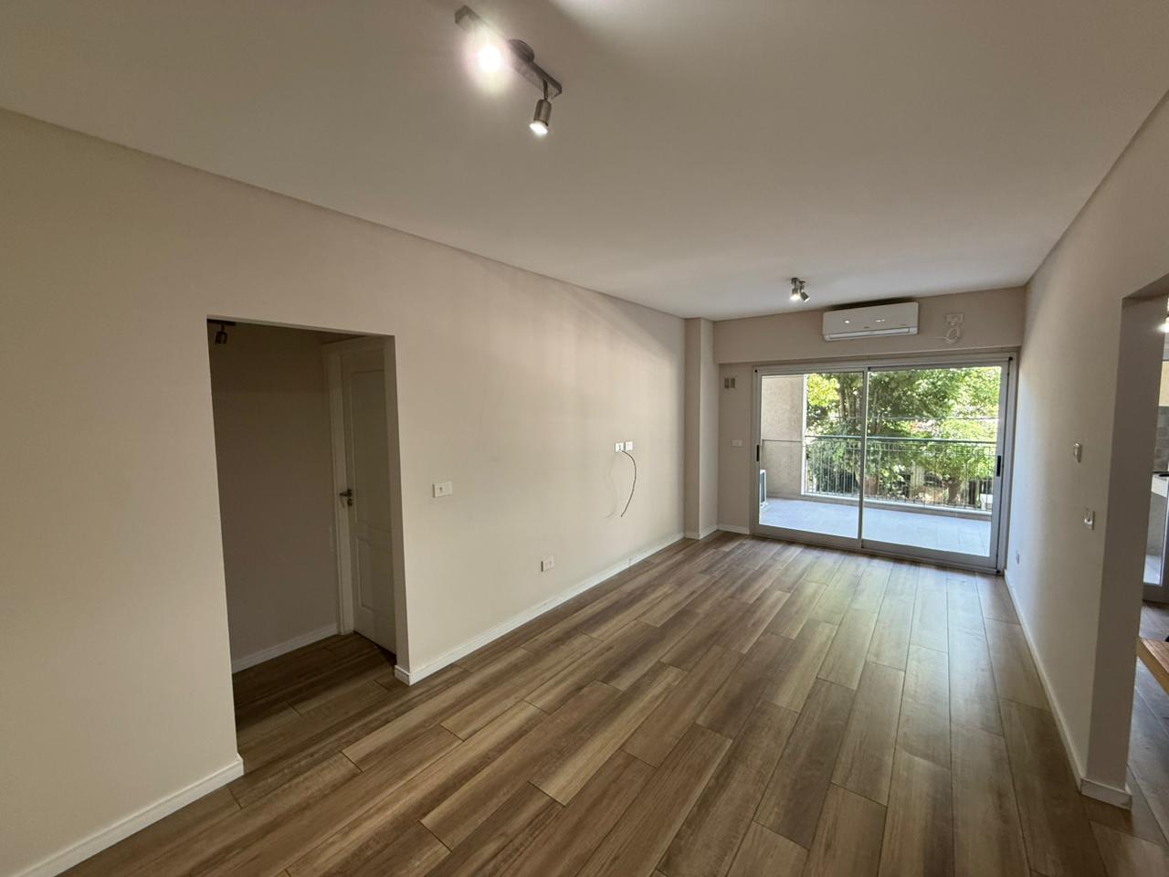 aparopropiedades - Departamento de 2 ambientes con cochera en alquiler en el Complejo Klover Plaza