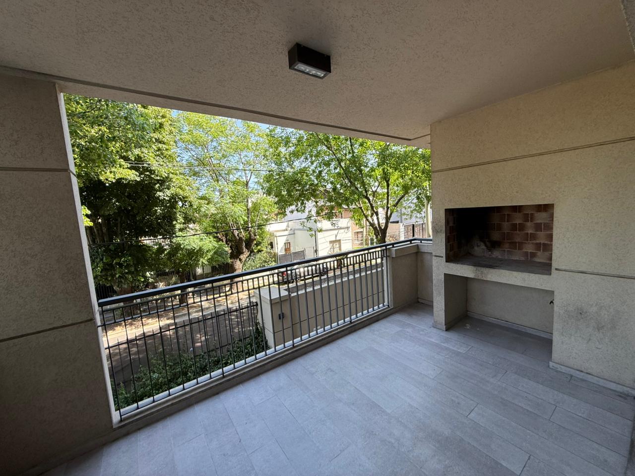 aparopropiedades - Departamento de 2 ambientes con cochera en alquiler en el Complejo Klover Plaza