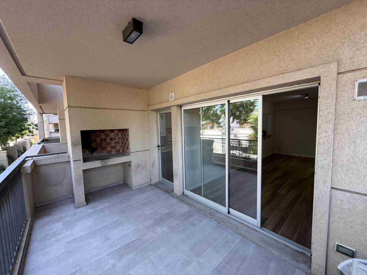 aparopropiedades - Departamento de 2 ambientes con cochera en alquiler en el Complejo Klover Plaza