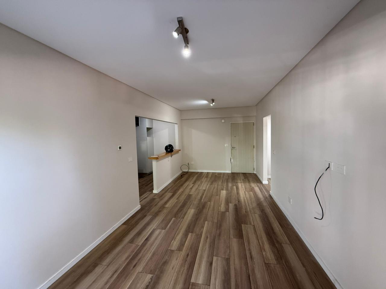 aparopropiedades - Departamento de 2 ambientes con cochera en alquiler en el Complejo Klover Plaza