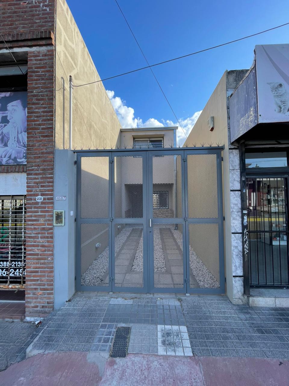 aparopropiedades - Departamento de 3 ambientes con cochera en Ezpeleta
