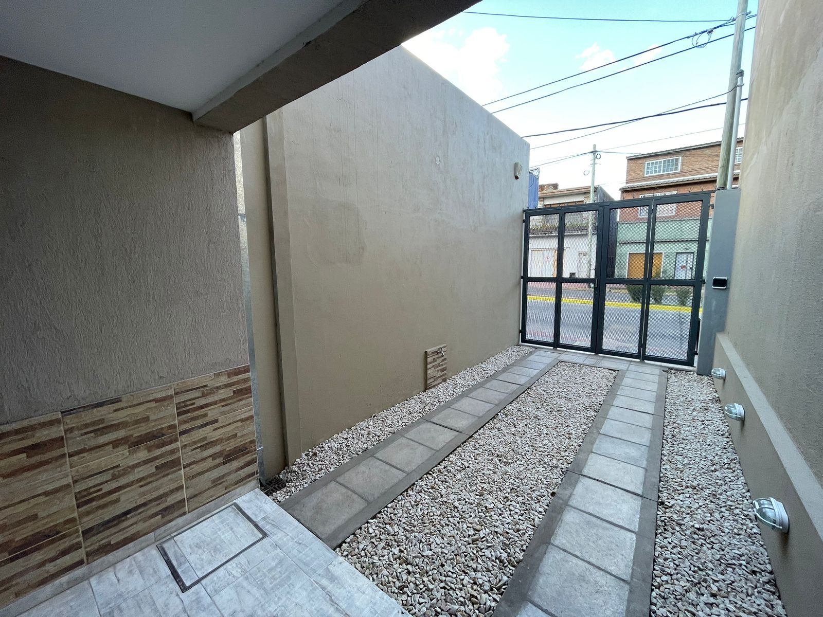 aparopropiedades - Departamento de 3 ambientes con cochera en Ezpeleta