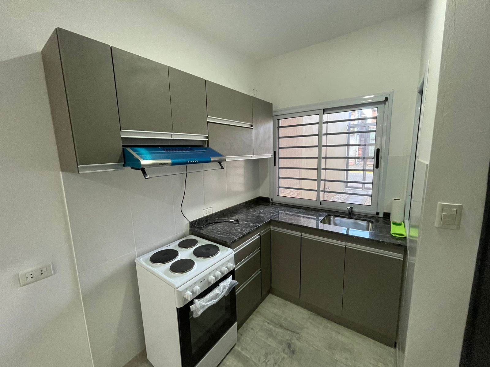 aparopropiedades - Departamento de 3 ambientes con cochera en Ezpeleta