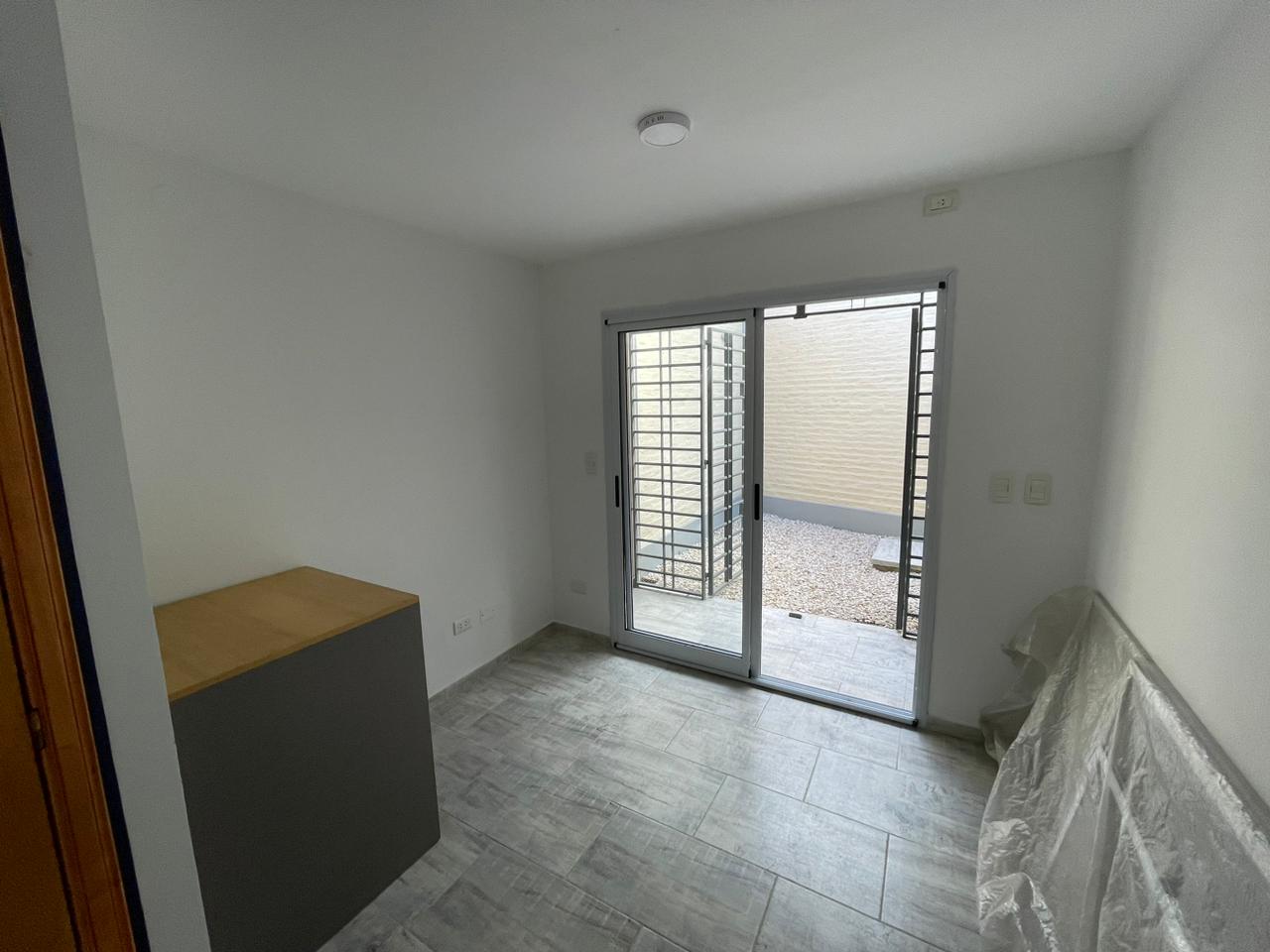 aparopropiedades - Departamento de 3 ambientes con cochera en Ezpeleta