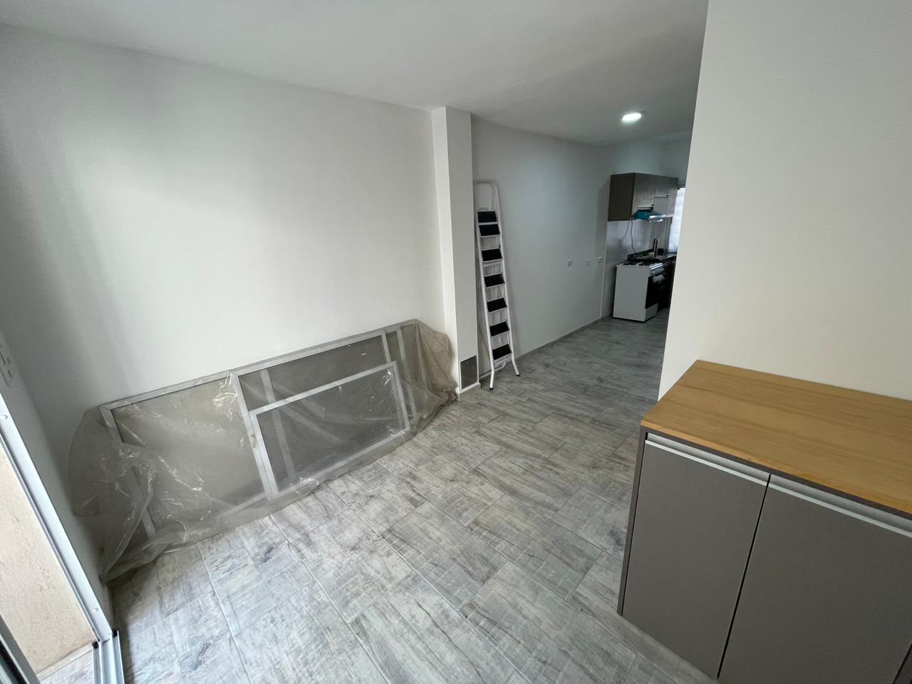 aparopropiedades - Departamento de 3 ambientes con cochera en Ezpeleta