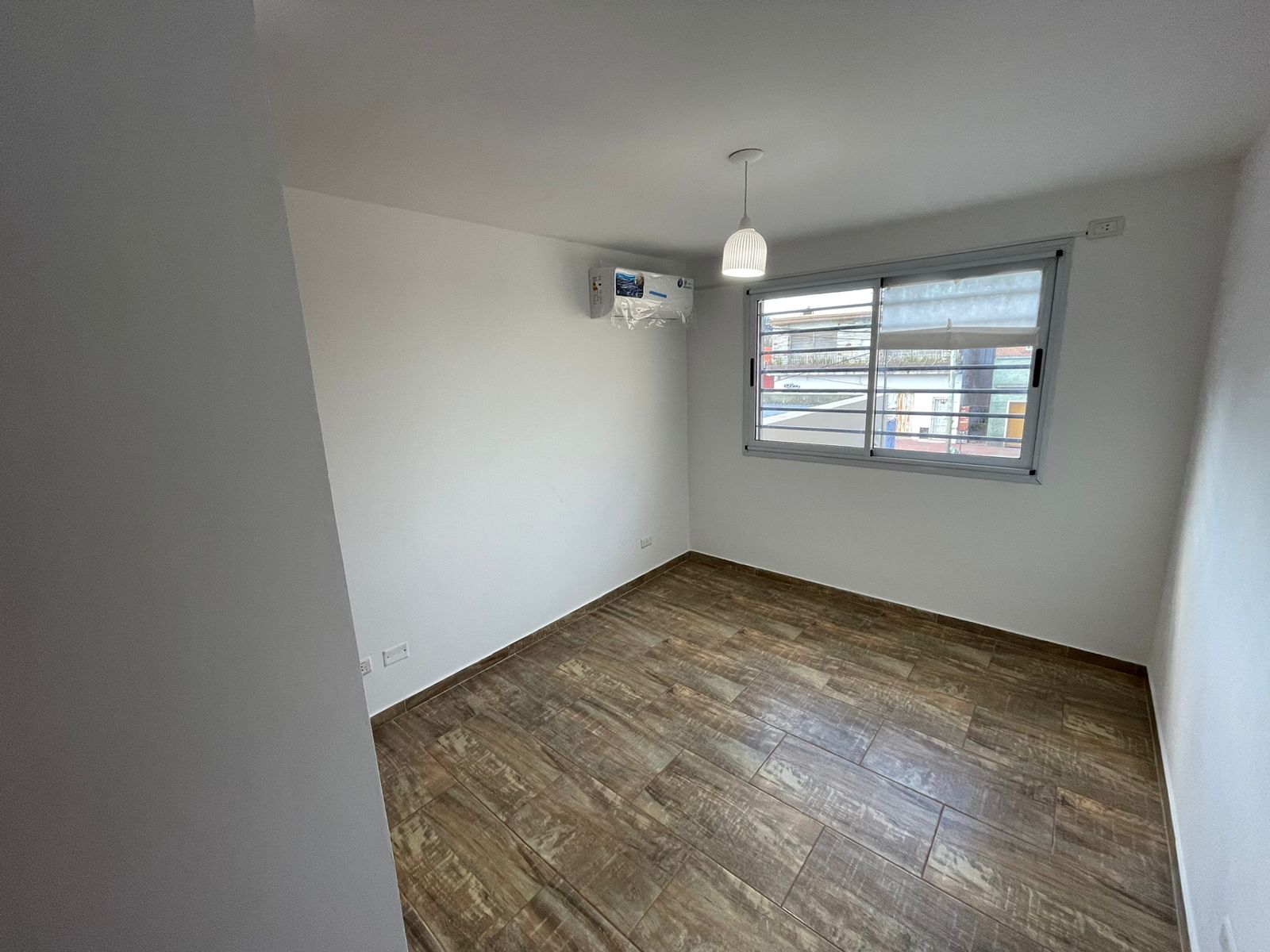 aparopropiedades - Departamento de 3 ambientes con cochera en Ezpeleta