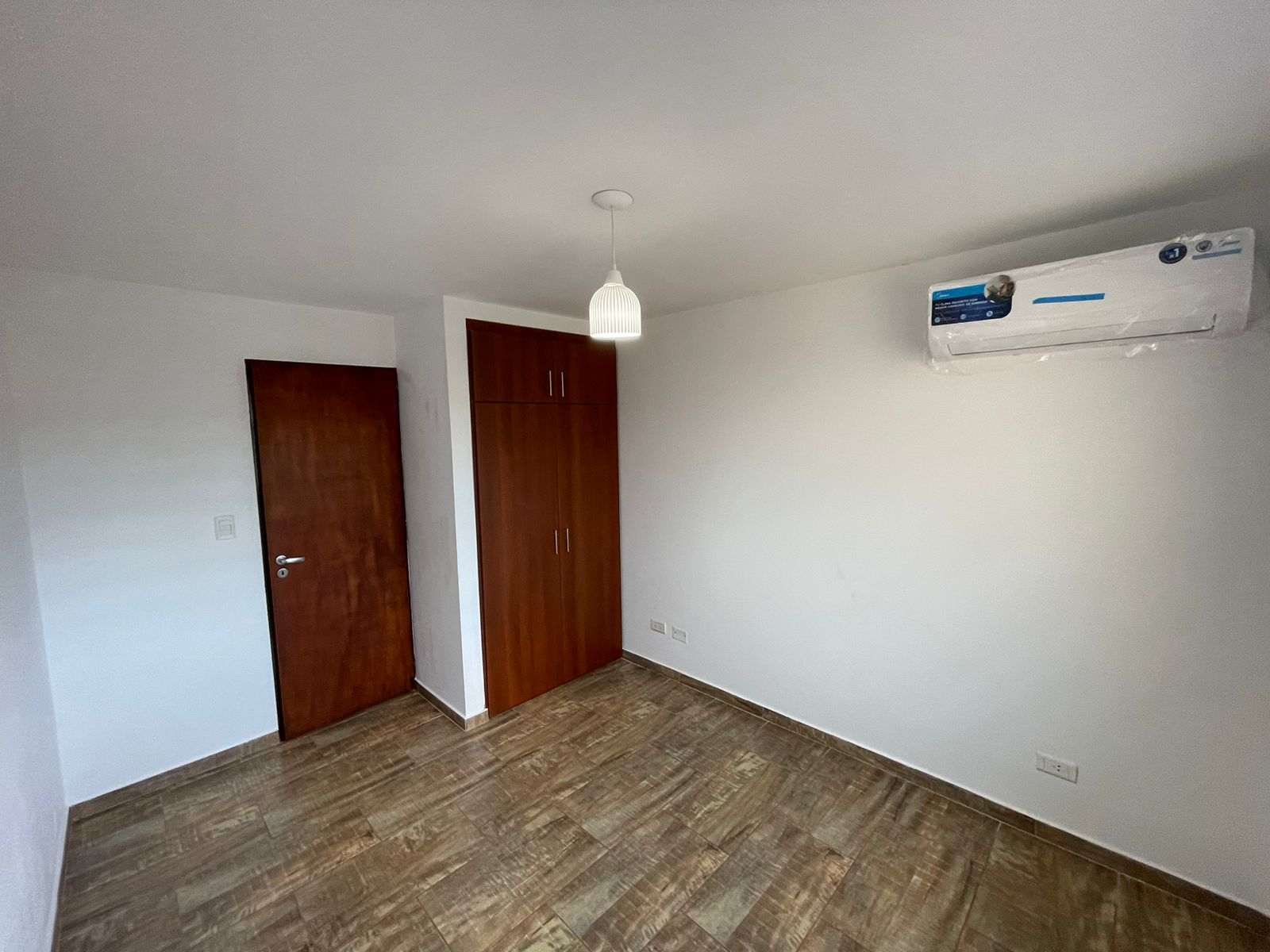 aparopropiedades - Departamento de 3 ambientes con cochera en Ezpeleta